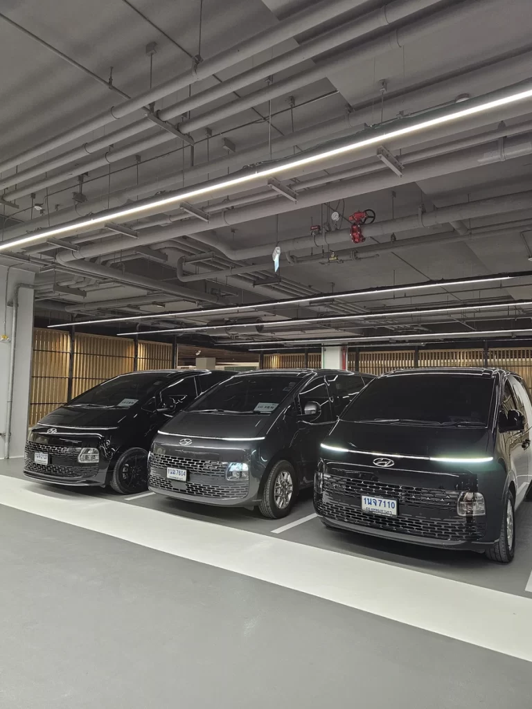 รถ Hyundai Staria พร้อมให้บริการเช่าพร้อมคนขับ