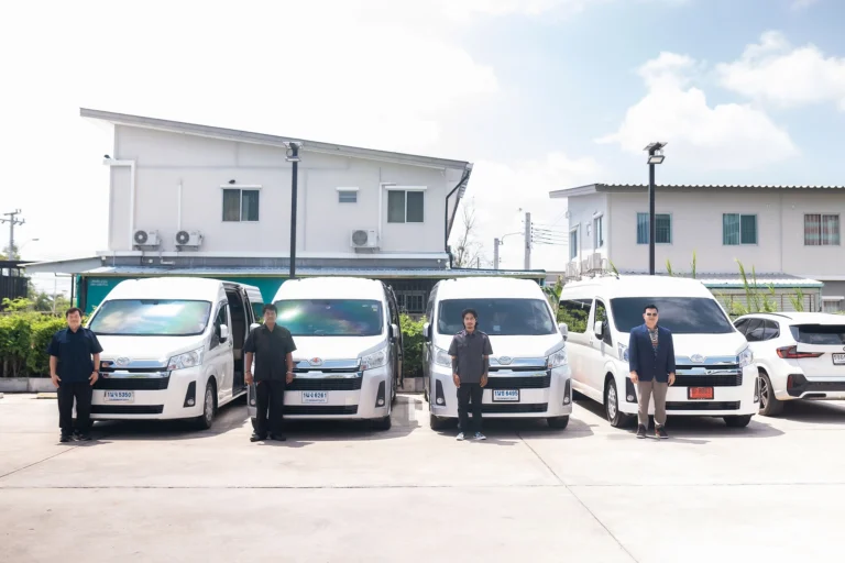 เช่ารถตู้ Commuter 4 คัน พร้อมพนักงานขับรถยืนประจำรถแต่ละคัน